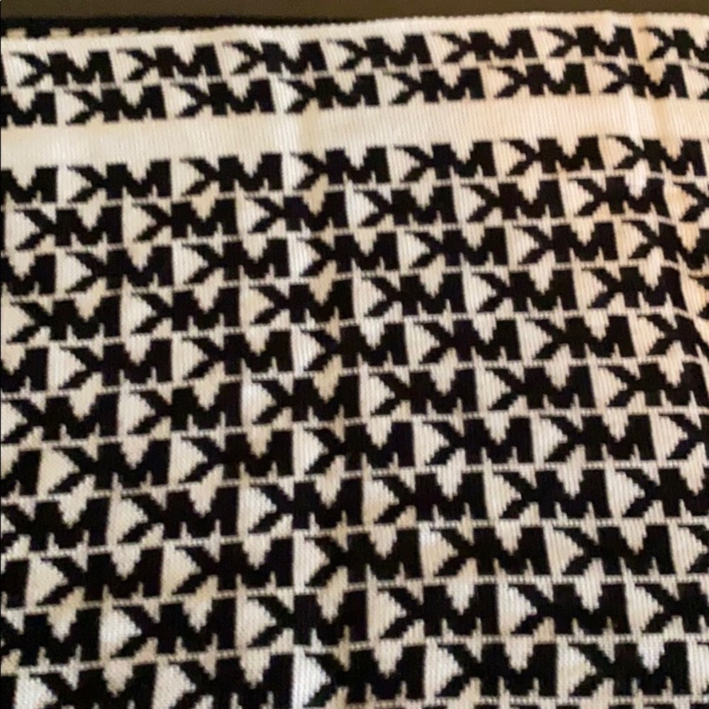 Michael Kors monogrammed infinity scarf - Picture 3 of 5